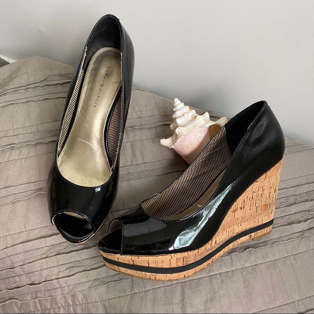 💝 Tommy Hilfiger Wedge peep toe patent leather 8